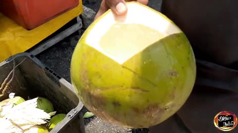Incredible coconut-chopping ability: 7 seconds to chop a coconut