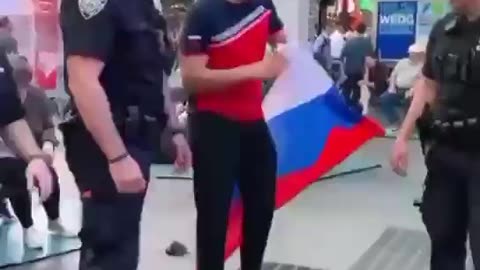 US cops who posed with Russian flag said they did not identify the flag