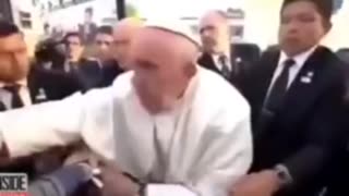 Pope Francis Kisses the Hands and Feet of Cabal Kingpins Rockefeller, Rothschild and Kissinger