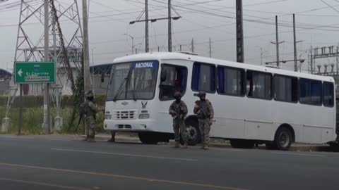 Ecuador drug violence: six police wounded in prison riot