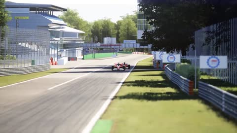 Ferrari F1-75 vs Ferrari F1-2000 in Monza