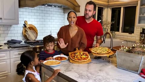 Making Personal Pizzas - Easy Family Dinner with the Kids