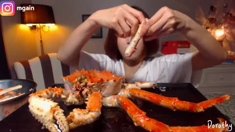 Mukbang giant alaskan king crab