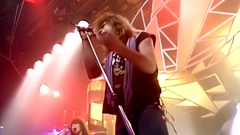 Bon Jovi - Livin' On A Prayer (Top Pops 20.11.1986) (Upscaled) UHD 4K