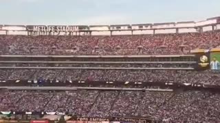 f.* Joe Biden in USA stadion