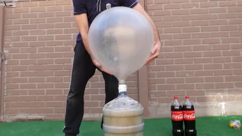 Experiment Giant Coca Cola Balloon VS Mentos8