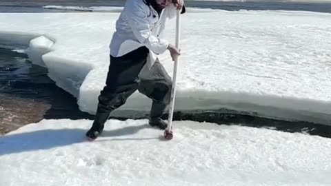 Breaking Ice in the North Pole: Witness the Struggle and Beauty of Arctic Exploration