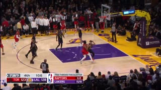 NBA - Scottie Barnes with the big time slam to make it a 3 point game! Raptors-Lakers
