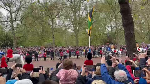 Royal fans greet King's procession ahead of coronation