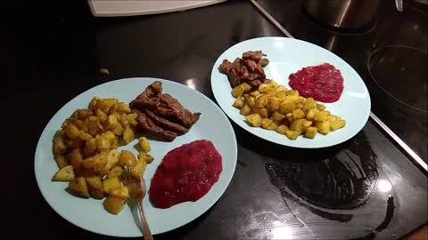 Styx Cooks: Cranberry Sauce (ft. Liz' Roasted Potato and Sliced, Seasoned Beef)