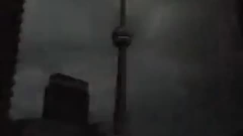 CANADA 🇨🇦 Lightning struck Toronto's CN Tower