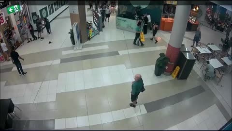 Shocking moment two men start brawling in a shopping centre