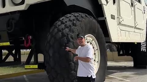 This insane 21 foot tall Giant Hummer is bigger than my apartment 🤣