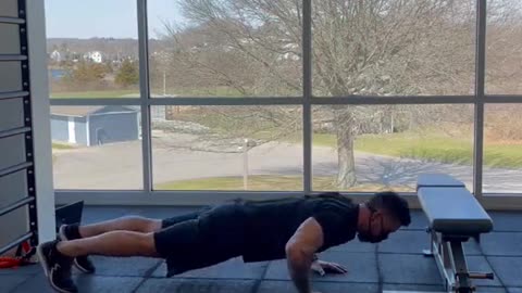 🔥EXPLOSIVE PLYO PUSH UPS VARIATIONS🔥 4 explosive plyo push up variations for you guys to try