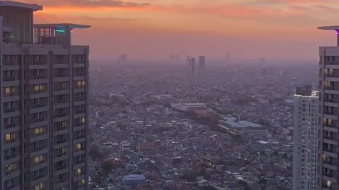 city ​​in the afternoon, towering tall buildings.