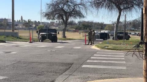 JUST IN: Texas National Guard DENY’S ACCESS to United States Border Patrol agents at Shelby Park..