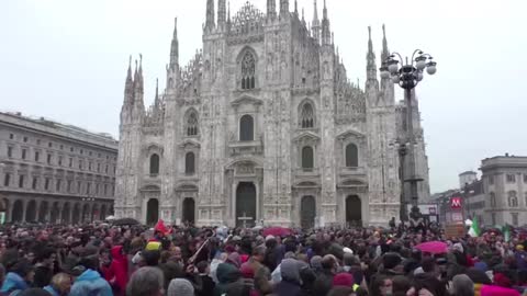 Italy: Thousands flood Milan in protest against COVID pass