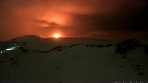 A video captured a dramatic volcano eruption near Grindavík, Iceland.