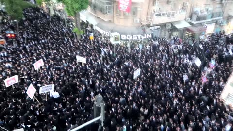 100,000 Jews protest forced draft into the IDF