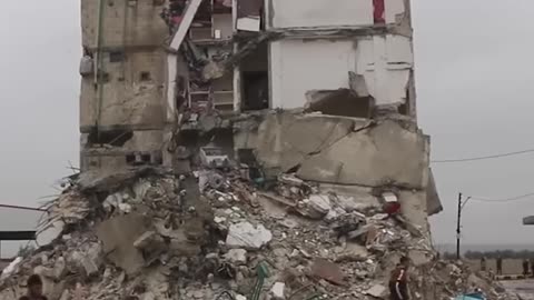 Footage shows buildings collapse in Syria, Turkey after 7.8-magnitude earthquake - USA TODAY