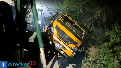 The Truck Accident Canal | The Truck Is Overturned In The Canal With Sand