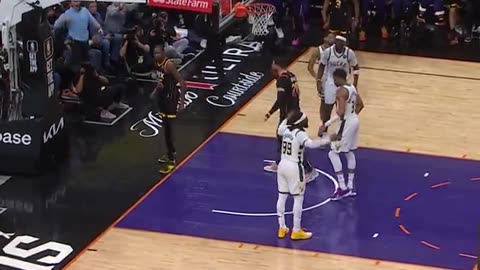 KD THROWS DOWN a MONSTER DUNK THROUGH TRAFFIC! Bucks vs Suns