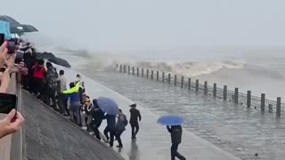 Unexpected Tide shocks people in Zhijiang, China