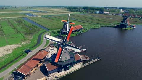 Dutch windmills on the “Zaanse schans” (4K)