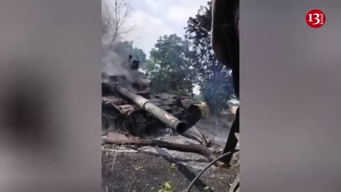 “We shot Russian tank" - Ukrainian fighter parades a Russian tank destroyed along with crew members