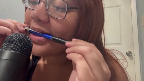 Asmr Pen noms/nibbling