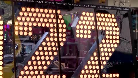 NY's Times Square welcomes '22 numerals for New Year's Eve