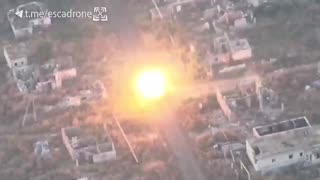 🛸 Ukraine Russia War | Ukrainian Kamikaze Drone Hits Russian T-72B3 in Mariinka (September 202 | RCF
