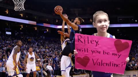 Stephen Curry Meets Boy with “Riley, Will You Be My Valentine?” Sign