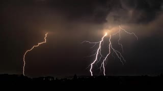 1 Hour Rain and Thunderstorm Sounds For Focus, Relaxing and Sleep