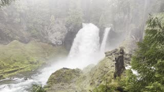 ENJOY the Peace & Quiet of Sahalie Falls – McKenzie River – Central Oregon – 4K