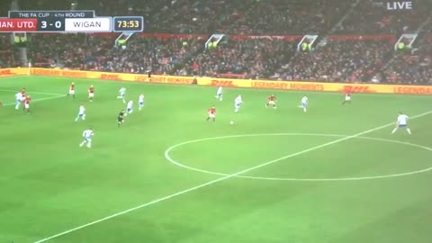 GOOOAL!! Mkhitaryan makes it 3-0 after a great combo move with Martial