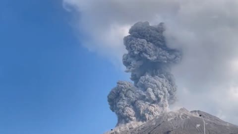 Apocalypse in Japan! The sun is hidden by the volcanic ash of Sakurajima