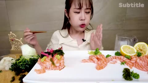 SUB) GIANT SALMON SUSHI & RAW SALMON SEA GRAPES SEAFOOD WITH HIGHBALL REAL SOUND ASMR MUKBANG