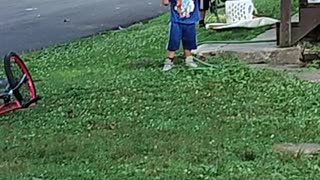 Kids spray broken hose 😂