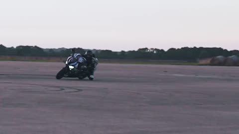 BMW M5 CS v BMW M Superbike_ DRAG RACE