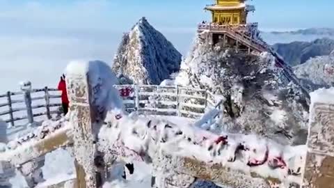 Snow Scenery of Laojun Mountain in Luoyang City