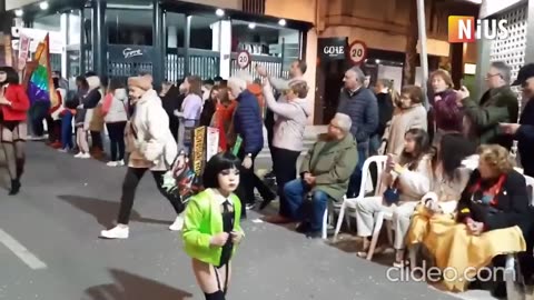 🇪🇸 Parade in Spain sexualized little kids