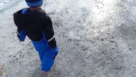 2 Year Old Runs on Ice Without Falling