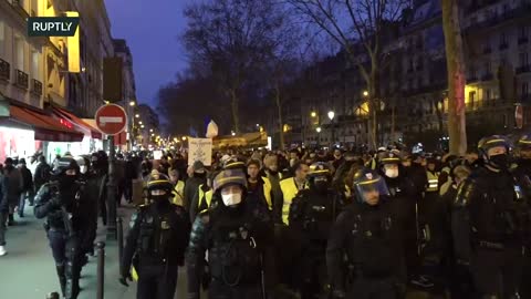 LIVE: Paris / France - Yellow Vests take to streets for new round of protests - 11.12.2021