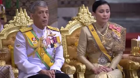 King Of Thailand: 4 wives and 20 Mistresses👀 #kingofthailand