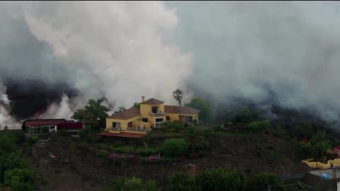 La Palma's lava hits ocean nine days after eruption