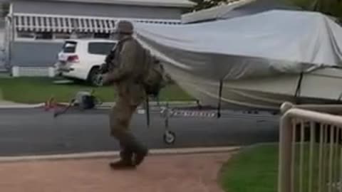 🇦🇺Locals have filmed combat ready ADF troops patrolling residential areas in Currarong, NSW.