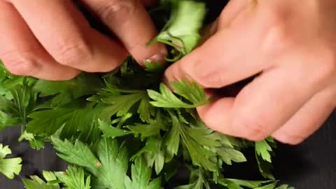How To Cut Leaf Like A Chef