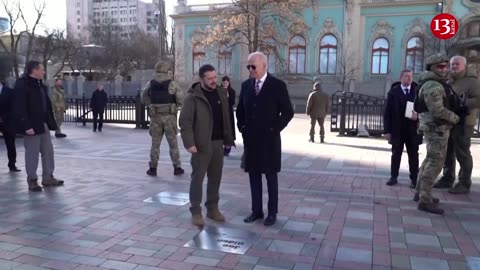 Biden receives plaque on Ukraine's 'Alley of Bravery' upon Kyiv visit