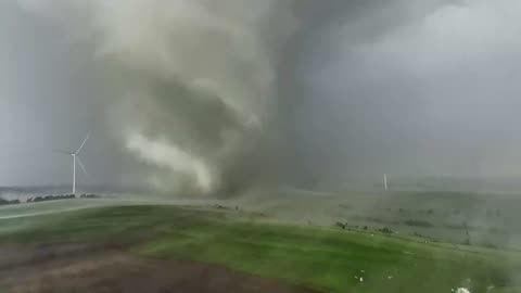 Incredible Whip-Like Vortex in Tornado Near Greenfield, Iowa!